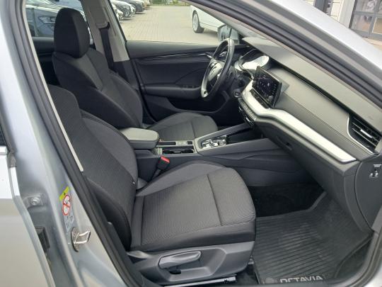 Škoda Octavia Ambition Plus.