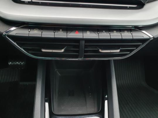 Škoda Octavia Combi Elegance.