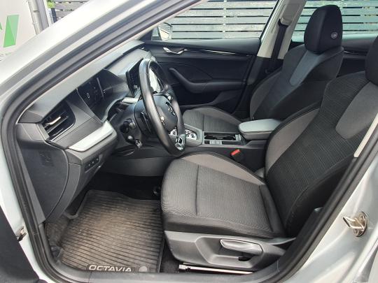 Škoda Octavia Ambition Plus.