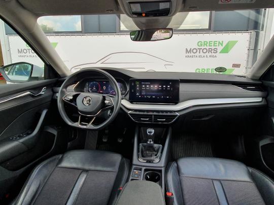 Škoda Octavia Combi Elegance.