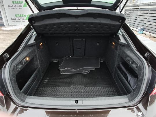 Škoda Superb Ambition.