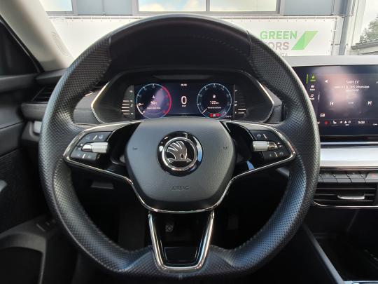 Škoda Octavia Combi Elegance.