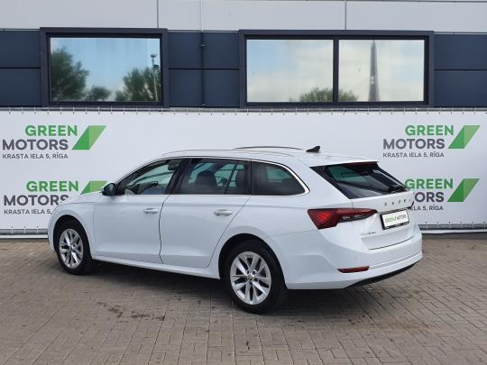 Škoda Octavia Combi Elegance.