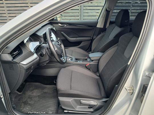 Škoda Octavia Ambition Plus.