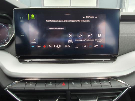 Škoda Octavia Combi Elegance.