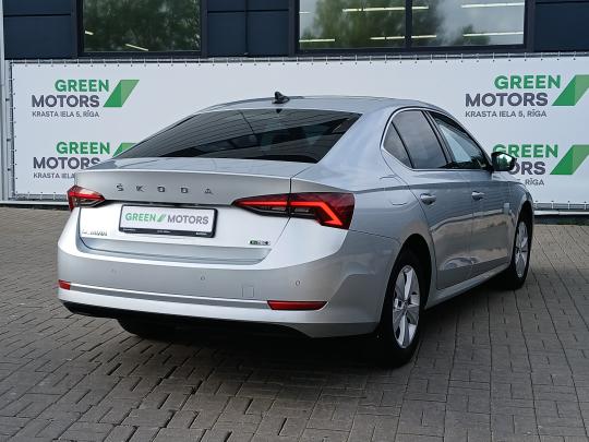 Škoda Octavia Ambition Plus.