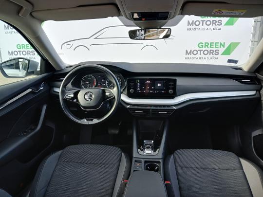 Škoda Octavia Ambition Plus.
