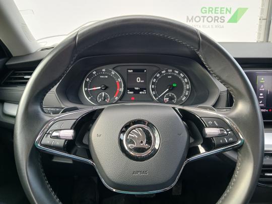 Škoda Octavia Ambition Plus.