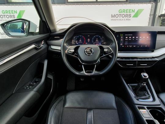 Škoda Octavia Combi Elegance.